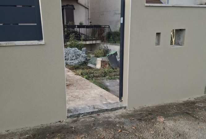 Façade abîmée restaurée par un professionnel