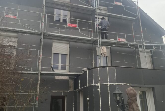 Application d’un nouvel enduit sur façade ancienne