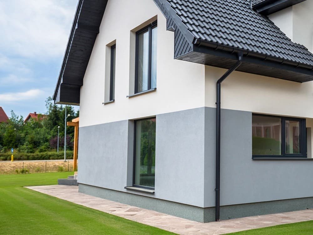 Mur extérieur remis à neuf après rénovation