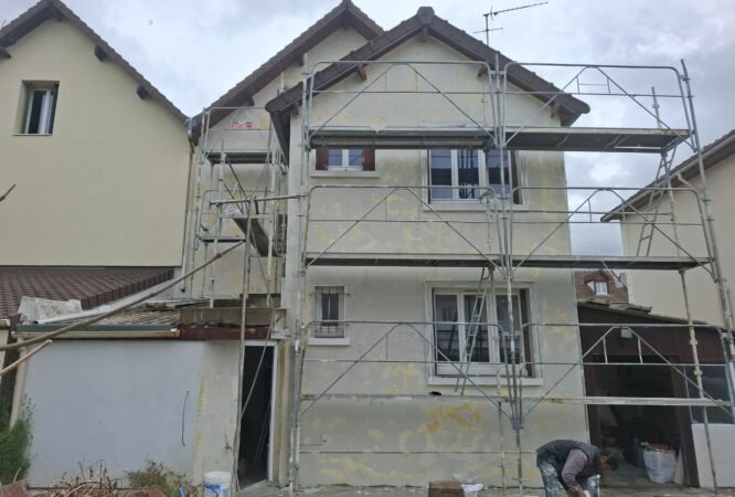 Peinture extérieure appliquée sur façade rénovée