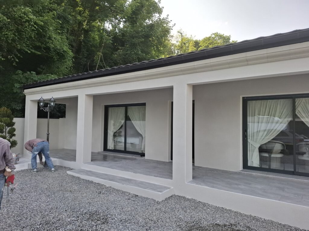 Système d’isolation thermique en cours d’installation