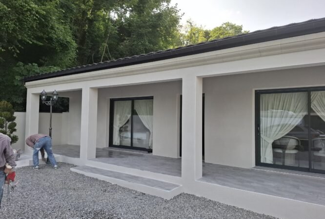 Système d’isolation thermique en cours d’installation