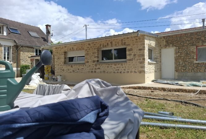 Application d’un sous enduit sur isolant extérieur