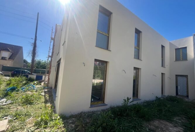 Pose de panneaux isolants sur façade extérieure