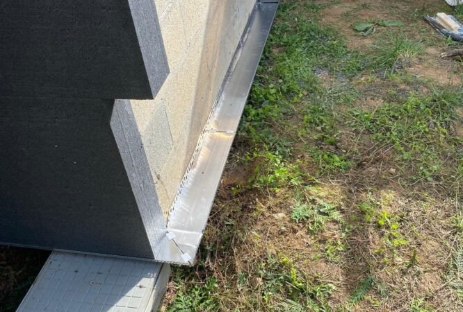 Chantier de ravalement avec protection du sol