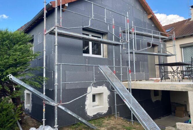 Façade modernisée après rénovation complète