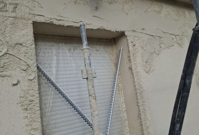 Pose d’un isolant rigide sur mur extérieur