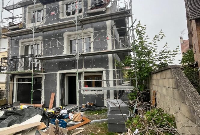 Finition lisse après application de crépi